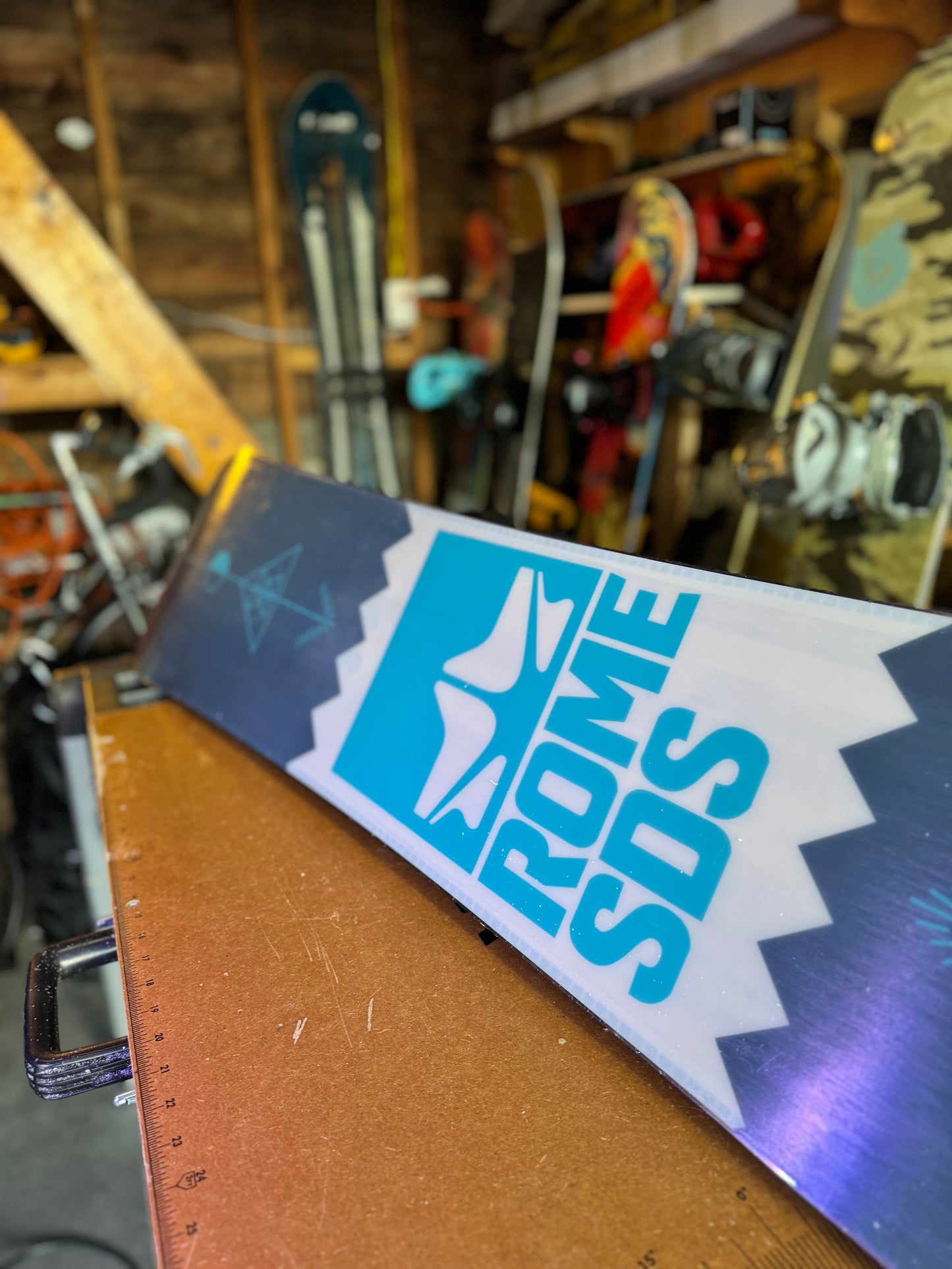 Rome SDS Snowboard (152) with BRAND NEW 2024 Evol Bindings