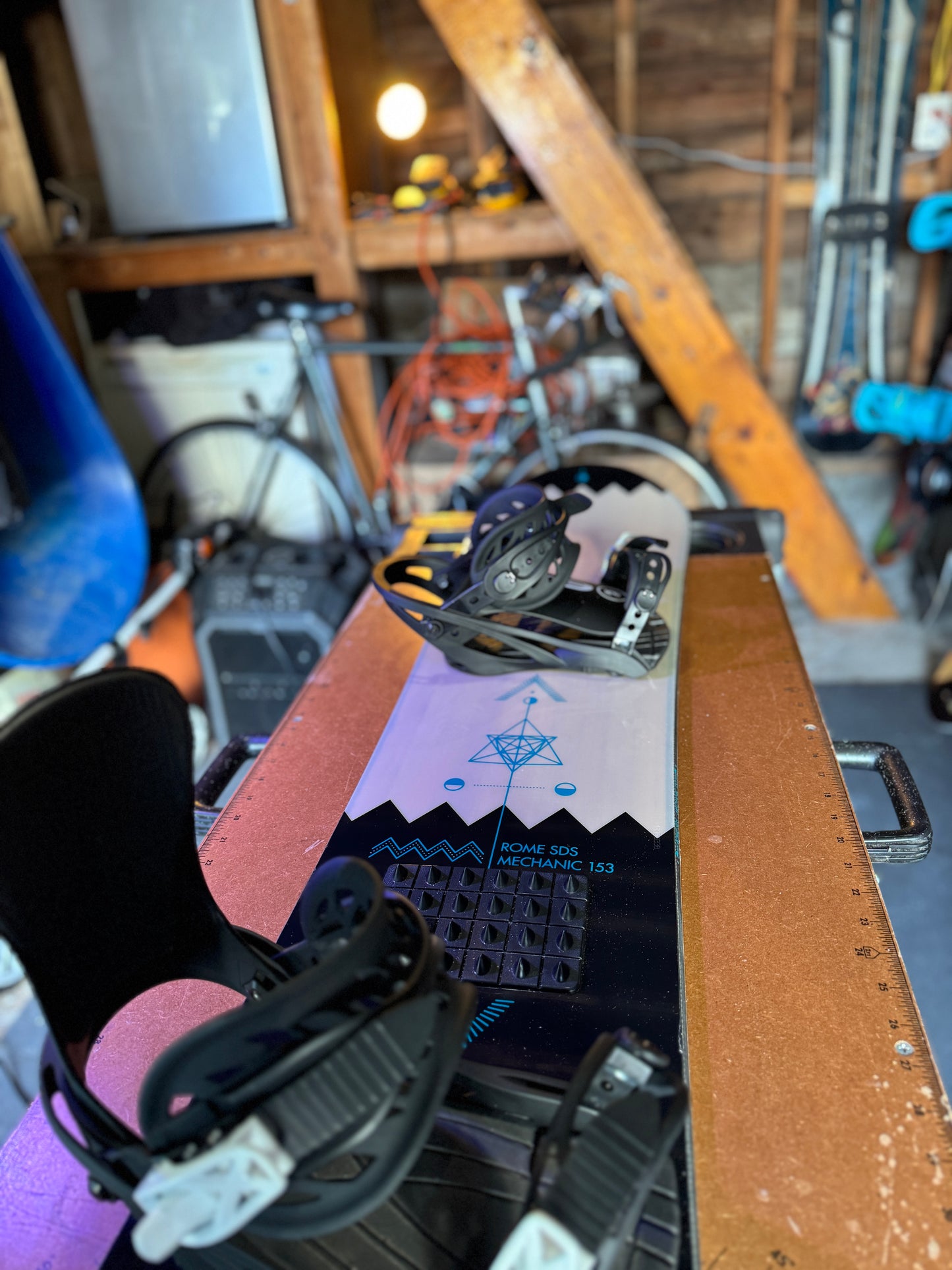 Rome SDS Snowboard (152) with BRAND NEW 2024 Evol Bindings