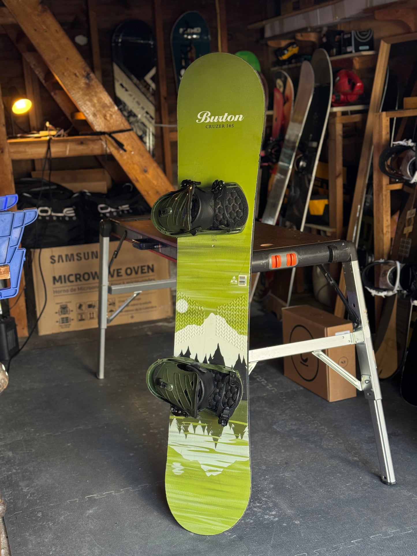 Burton Cruzer 145 snowboard w/ Salomon bindings size Medium