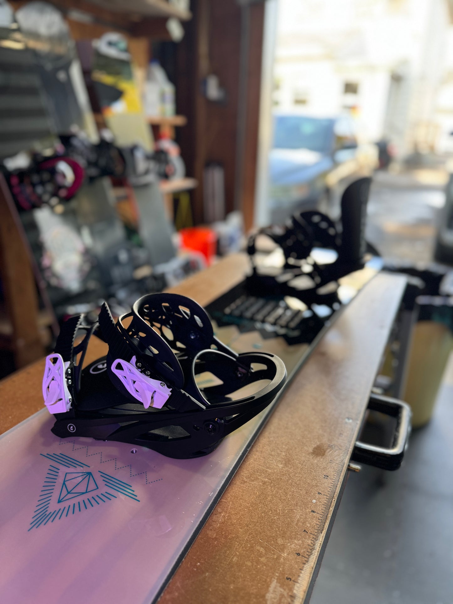 Rome SDS Snowboard (152) with BRAND NEW 2024 Evol Bindings