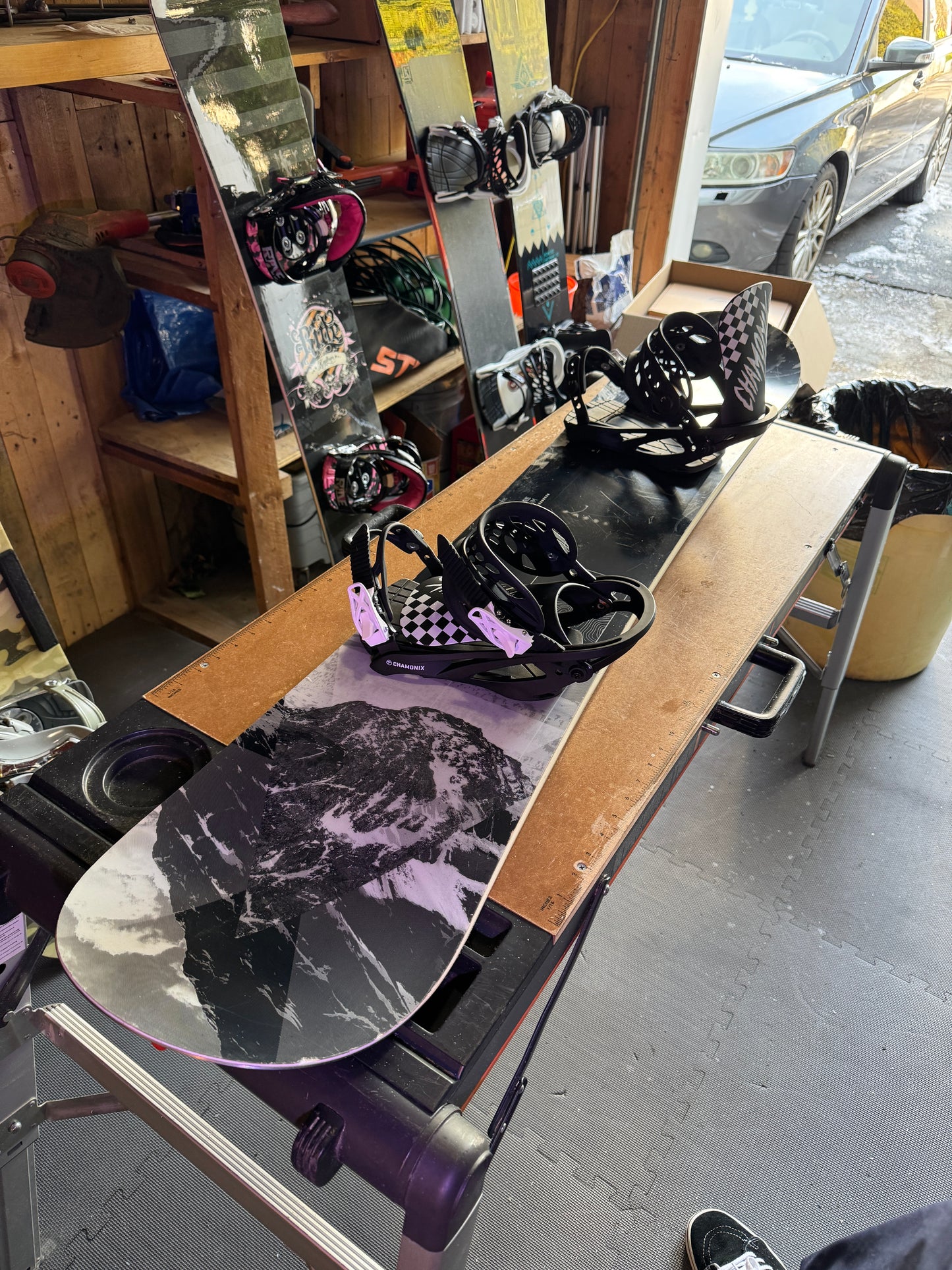 Aperture Snowboard (158) with BRAND NEW 2024 Chamonix Bindings
