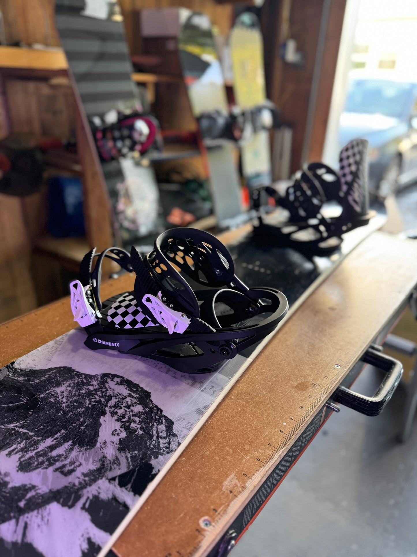 Aperture Snowboard (158) with BRAND NEW 2024 Chamonix Bindings