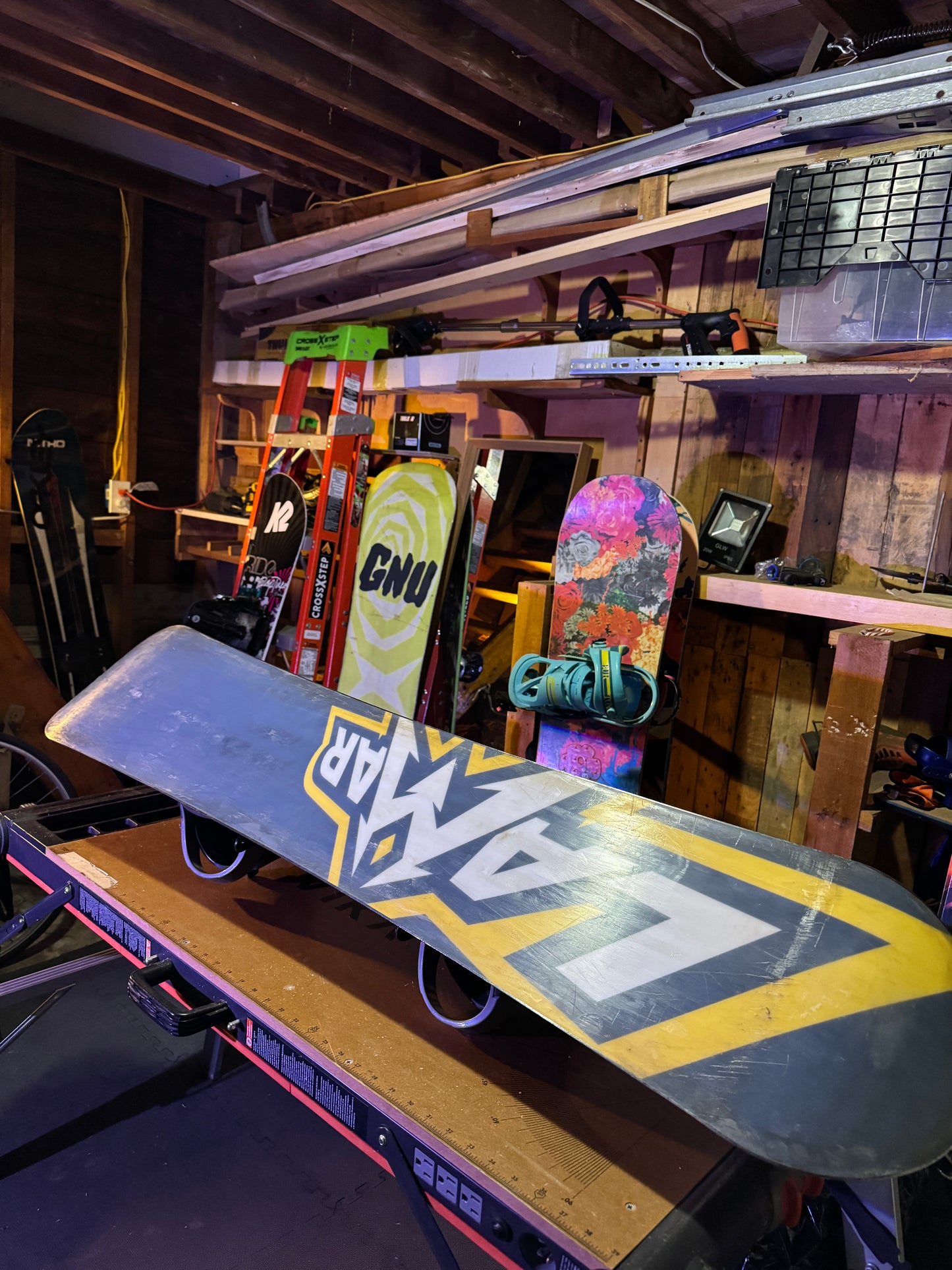 Lamar Snowboard 143cm with Liquid Bindings – Slope-Ready!