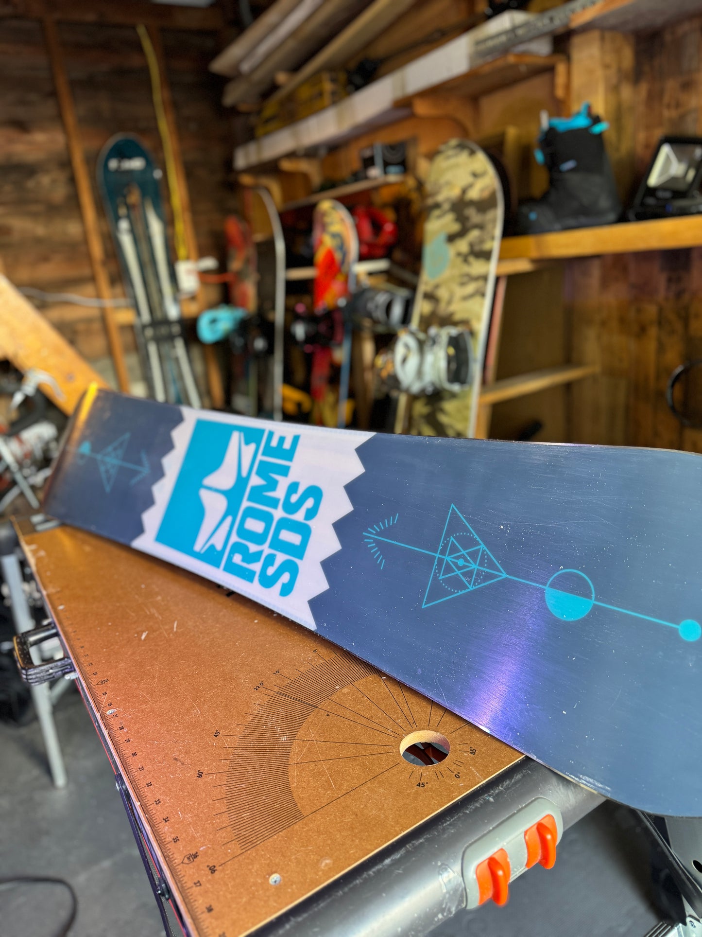 Rome SDS Snowboard (152) with BRAND NEW 2024 Evol Bindings