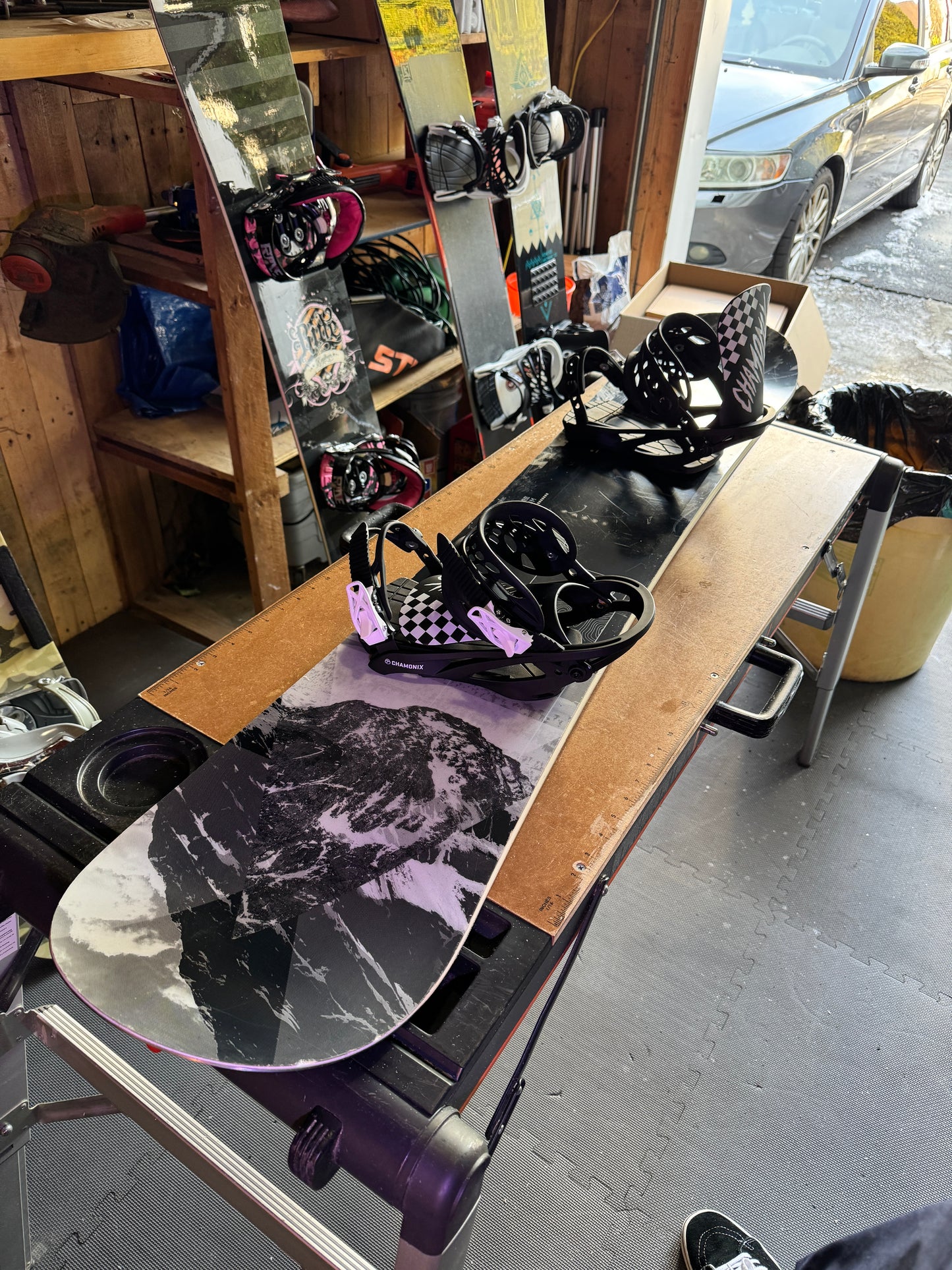 Aperture Snowboard (158) with BRAND NEW 2024 Chamonix Bindings