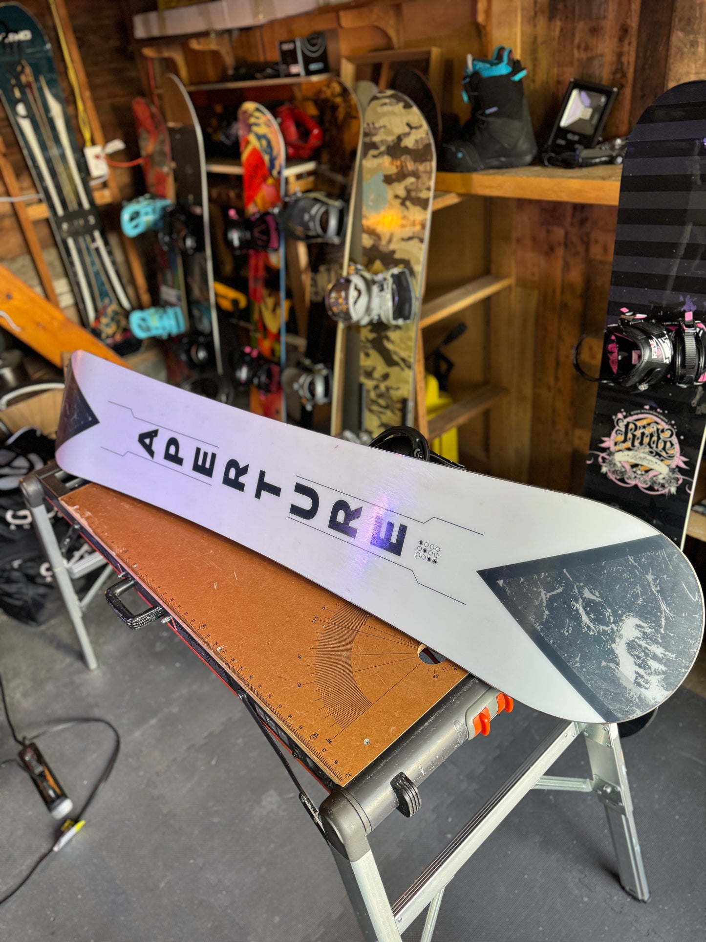 Aperture Snowboard (158) with BRAND NEW 2024 Chamonix Bindings