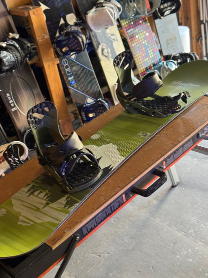 Burton Cruzer 145 snowboard w/ Salomon bindings size Medium