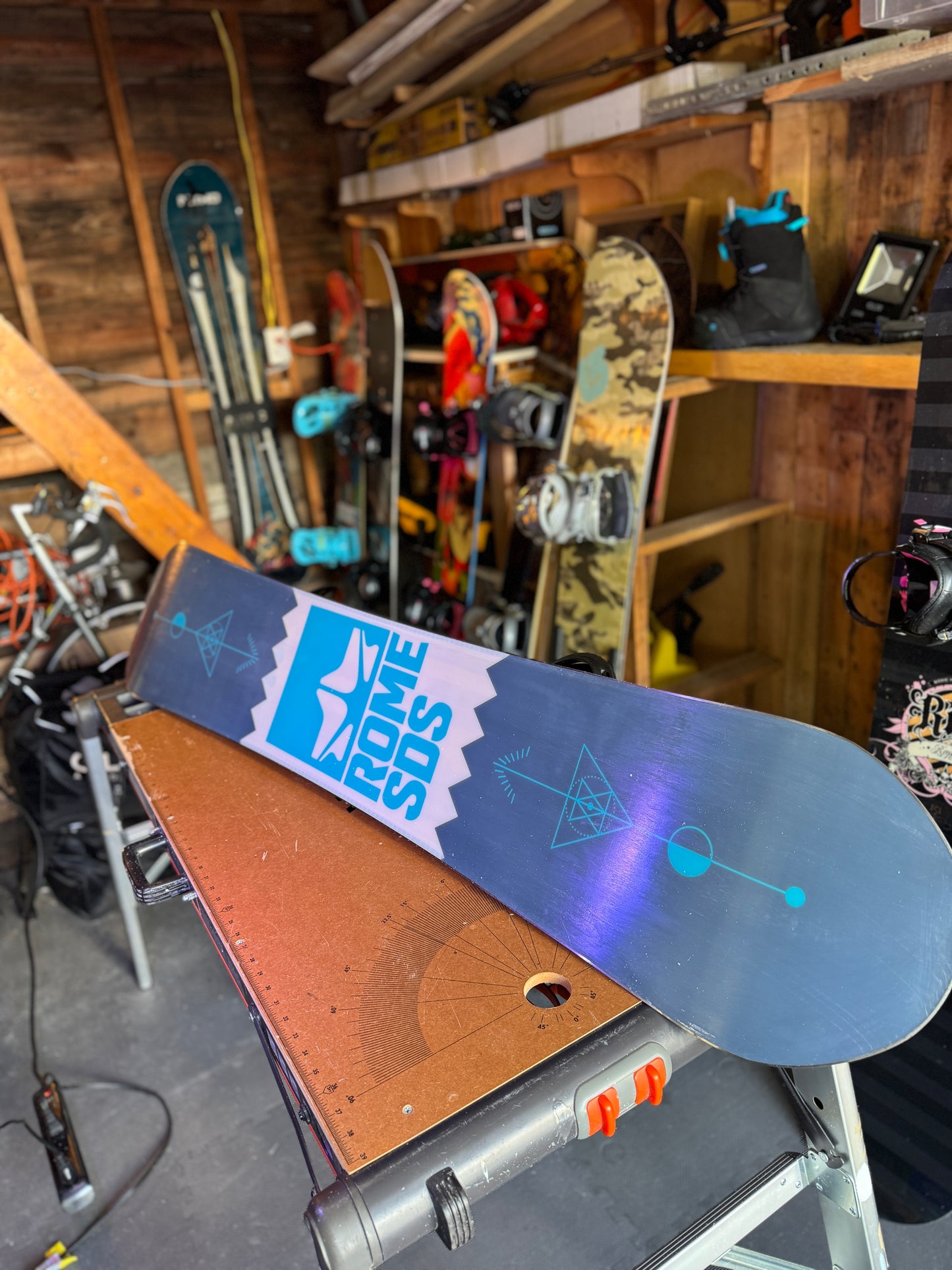 Rome SDS Snowboard (152) with BRAND NEW 2024 Evol Bindings
