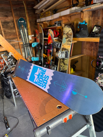 Rome SDS Snowboard (152) with BRAND NEW 2024 Evol Bindings