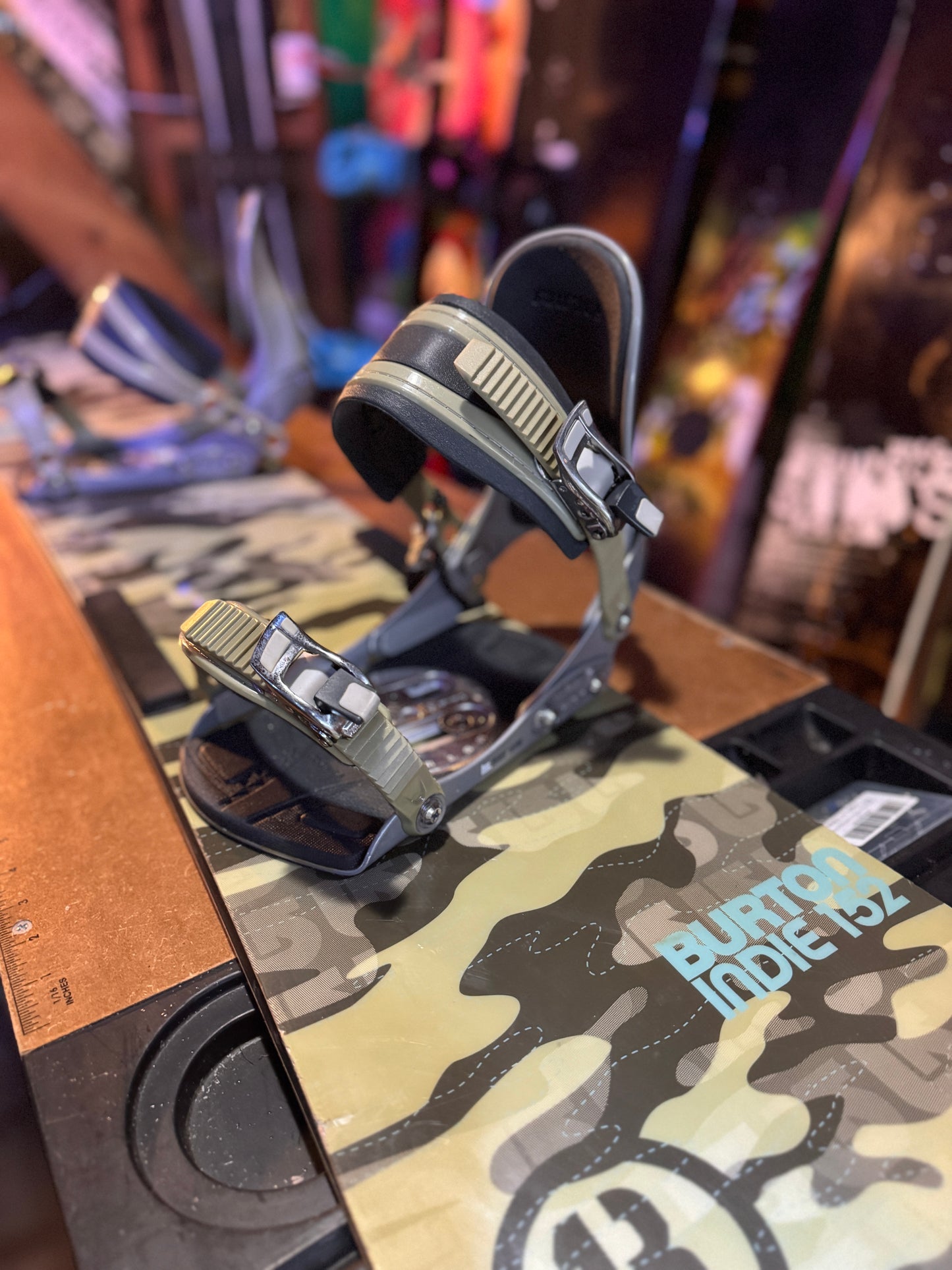 Burton Indie 152 Snowboard w/ Ride Large Bindings
