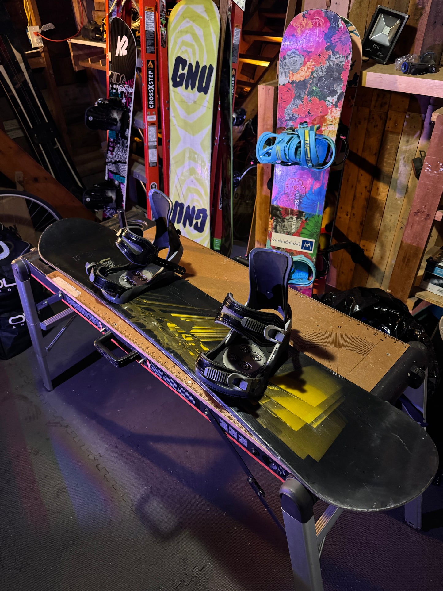 Lamar Snowboard 143cm with Liquid Bindings – Slope-Ready!