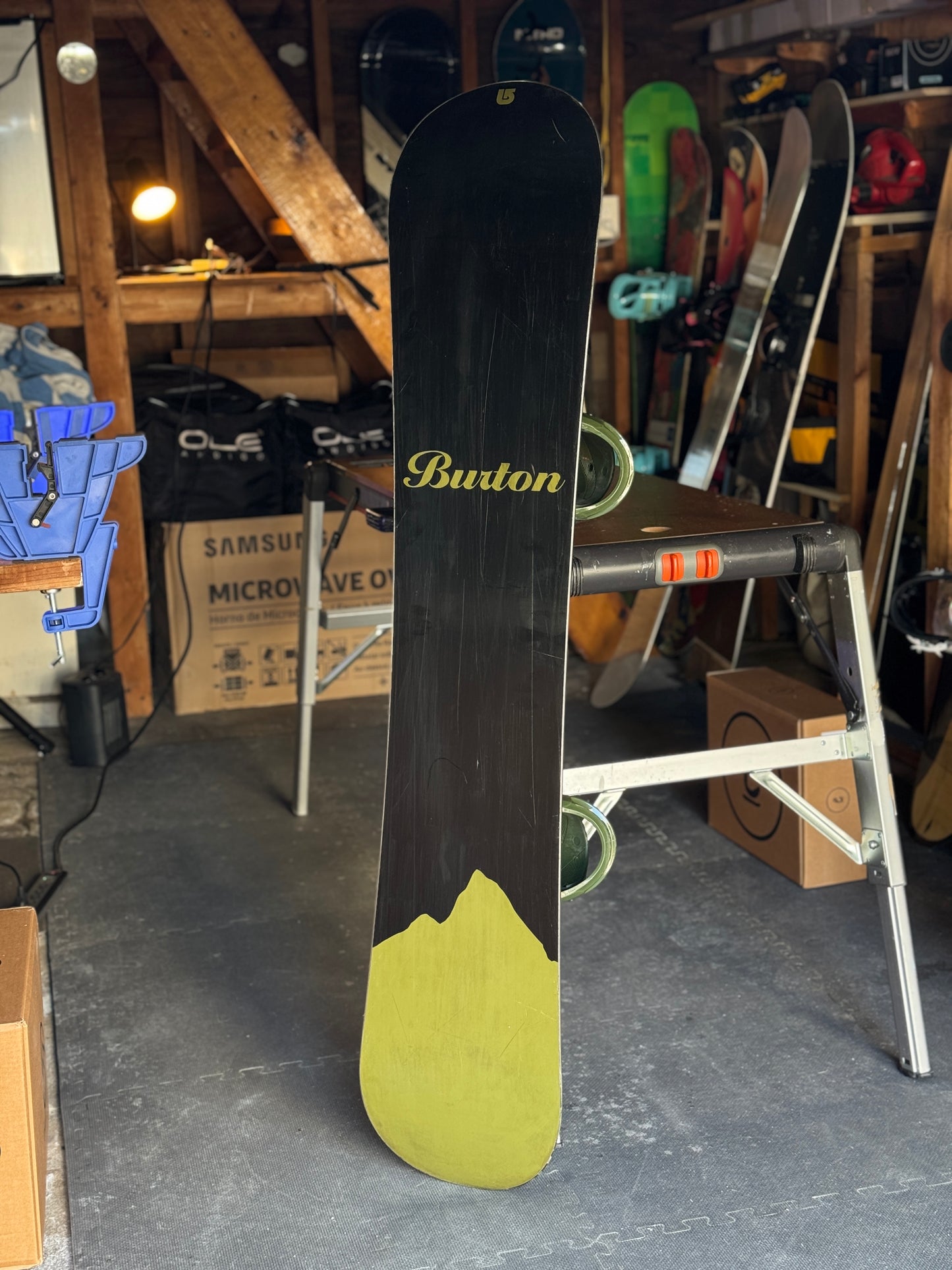 Burton Cruzer 145 snowboard w/ Salomon bindings size Medium