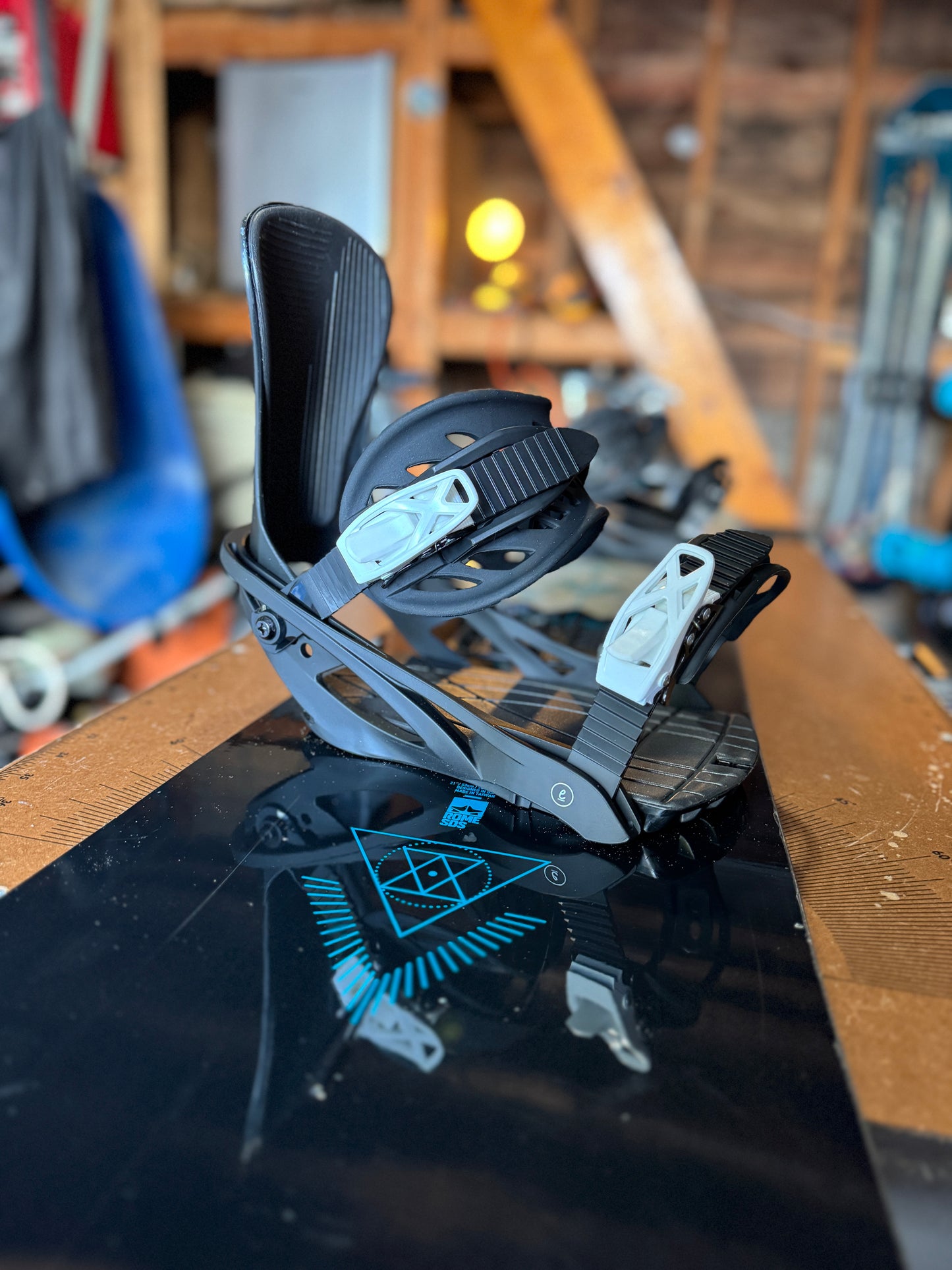 Rome SDS Snowboard (152) with BRAND NEW 2024 Evol Bindings