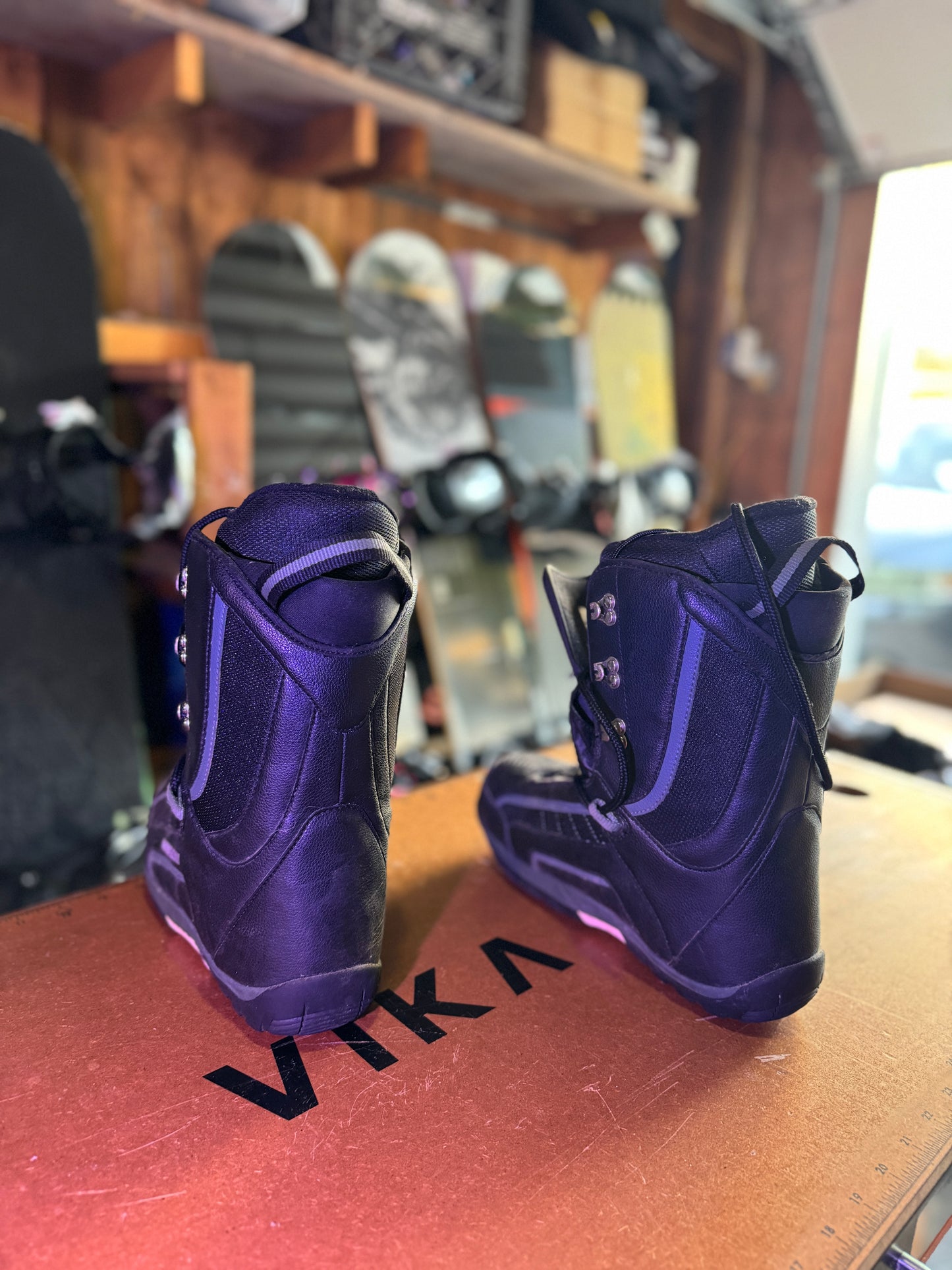 Morror boots size 8