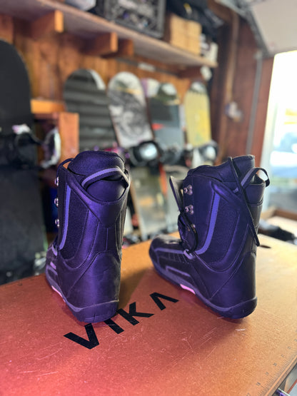 Morror boots size 8