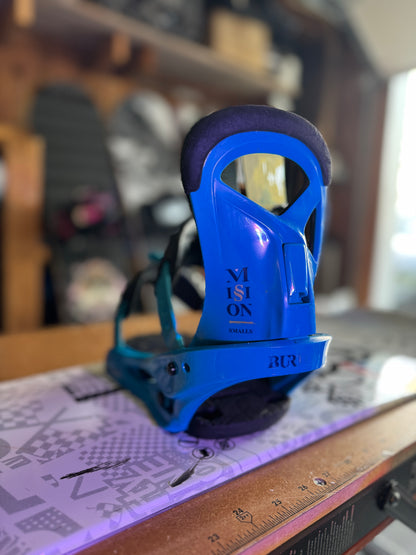 5051 Snowboard (139cm) with Burton bindings